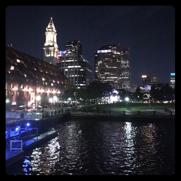 Meet your Posher, Nicole - Picture 1 of 1